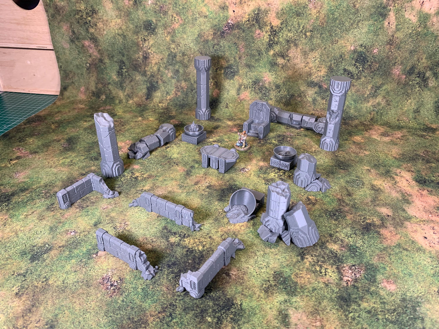 Dwarven Throneroom Scatter Terrain | Ruins | Dungeon | Hall | Dwarf Tabletop Terrain | 28mm | Wargaming | Fabrikator's Lair | Karak Azgara